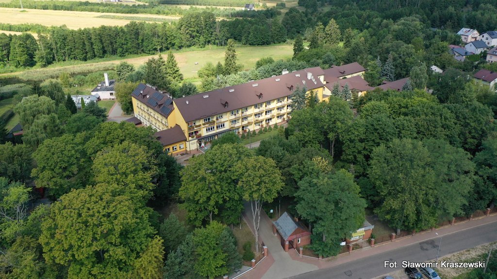 Widok z lotu ptaka nad Domem Pomocy Społecznej w Brańszczyku.